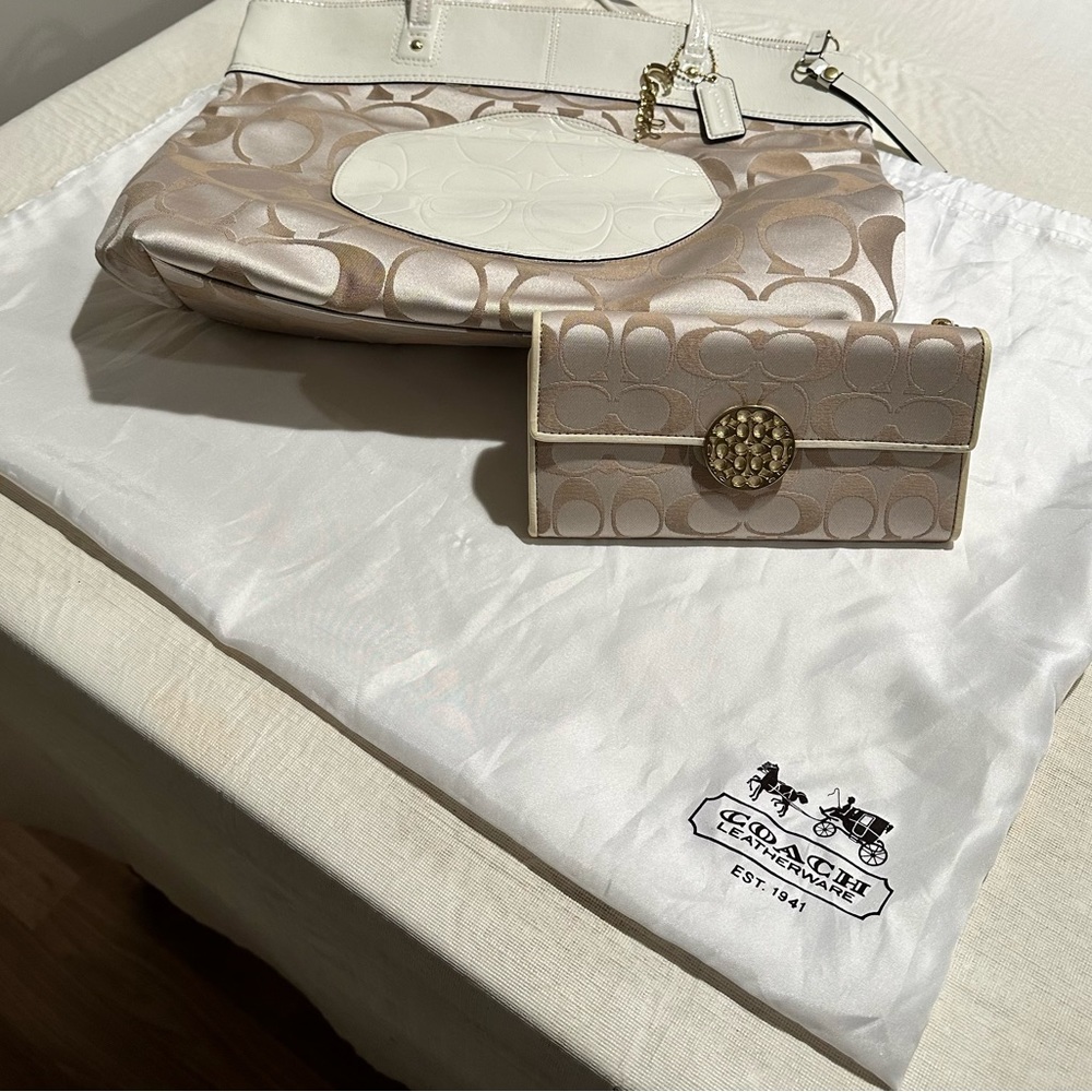 Authentic white Coach bag and wallet in excellent condition